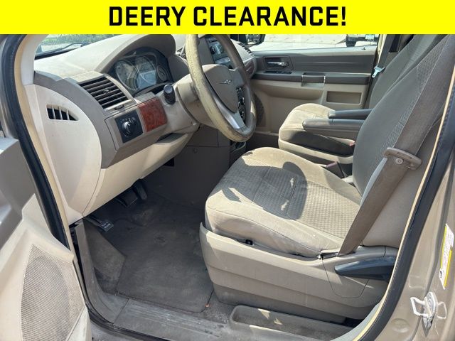 Used 2008 Chrysler Town & Country LX with VIN 2A8HR44H38R615717 for sale in Iowa City, IA