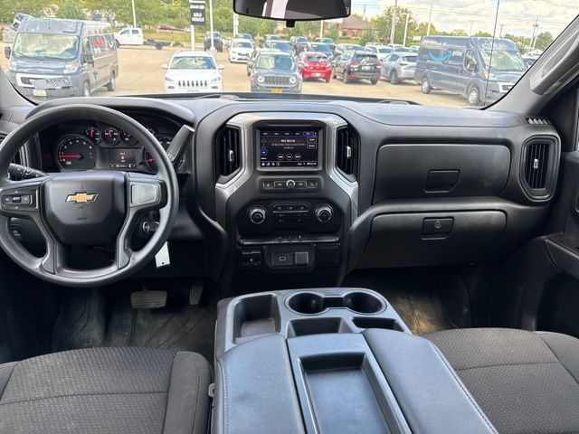 2020 Chevrolet Silverado 1500 Custom photo 2