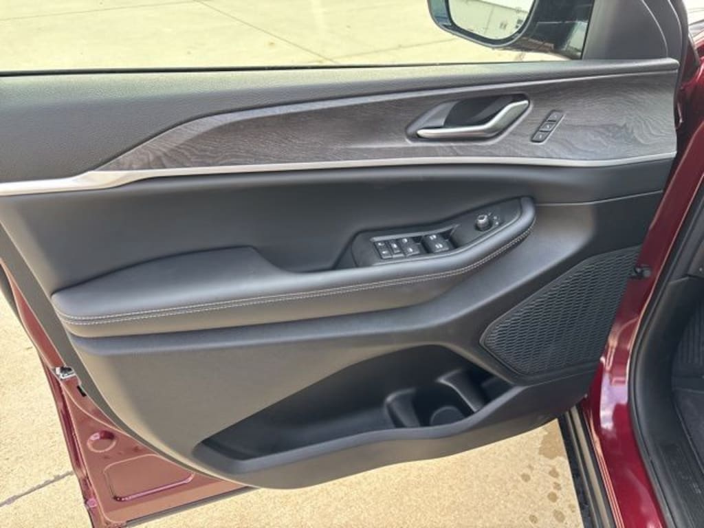 New 2025 Jeep Grand Cherokee Limited Sport Utility