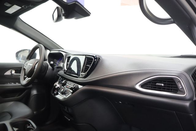2026 Chrysler Pacifica Select - Photo 13