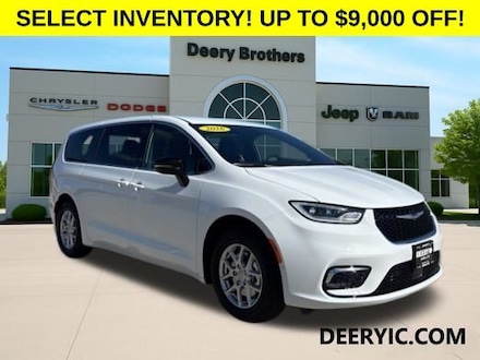 2026 Chrysler Pacifica Select Passenger Van