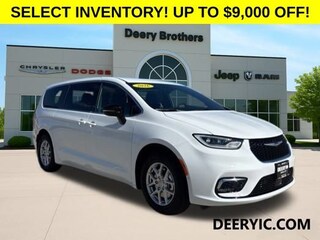 2026 Chrysler Pacifica Select Passenger Van