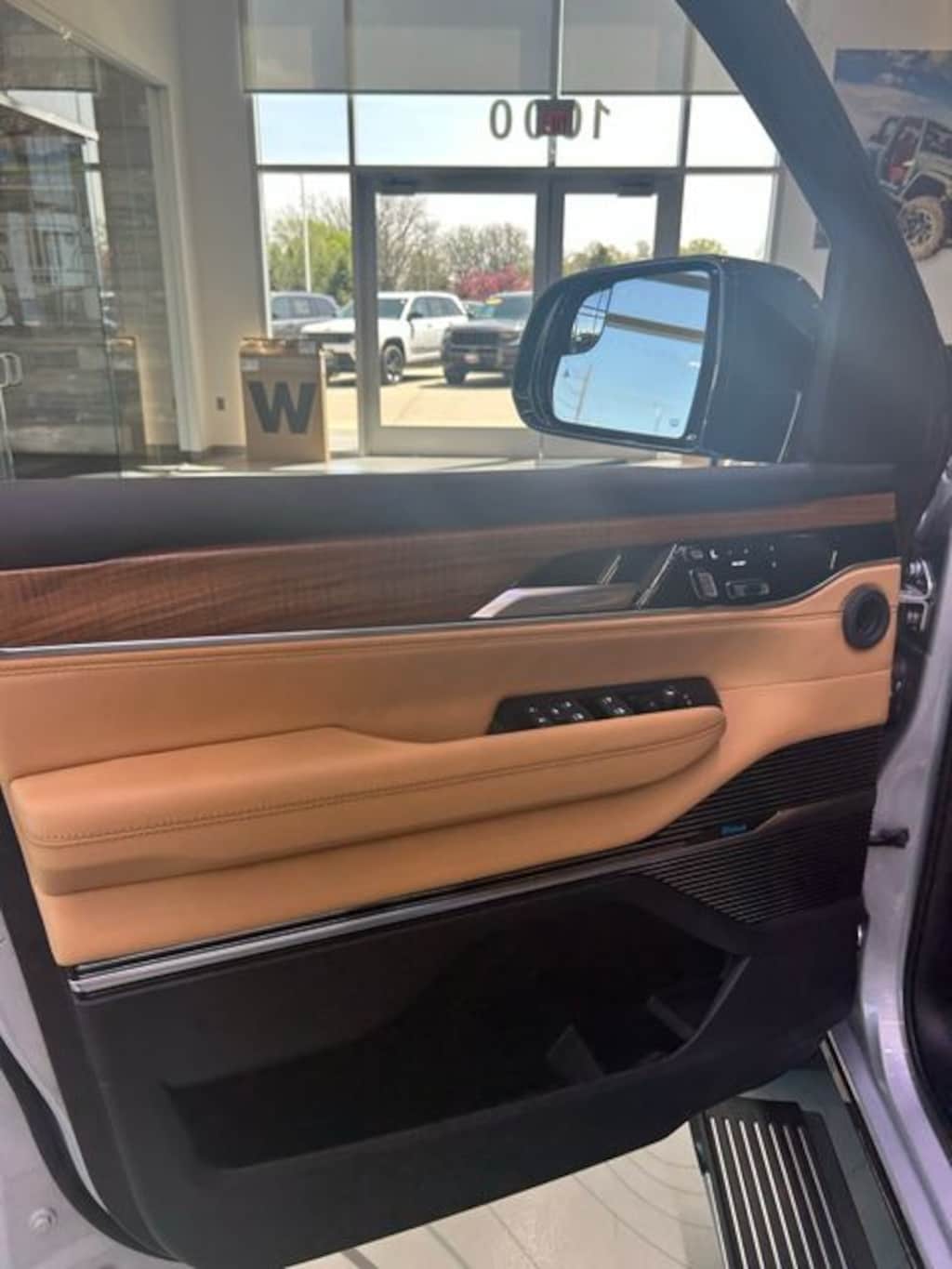 New 2025 Jeep Grand Wagoneer Series III Sport Utility