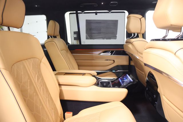 2025 Jeep Grand Wagoneer Series III - Photo 15