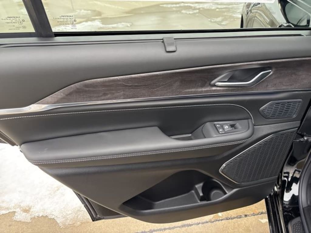 New 2025 Jeep Grand Cherokee L Overland Sport Utility