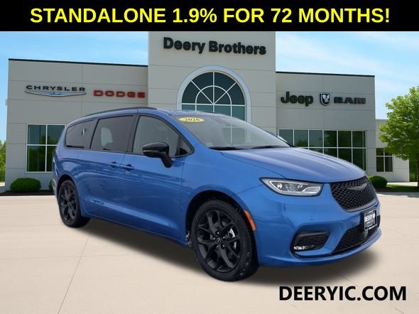 2026 Chrysler Pacifica Select's photo