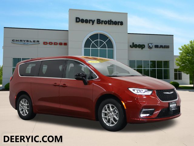 2026 Chrysler Pacifica Select's photo