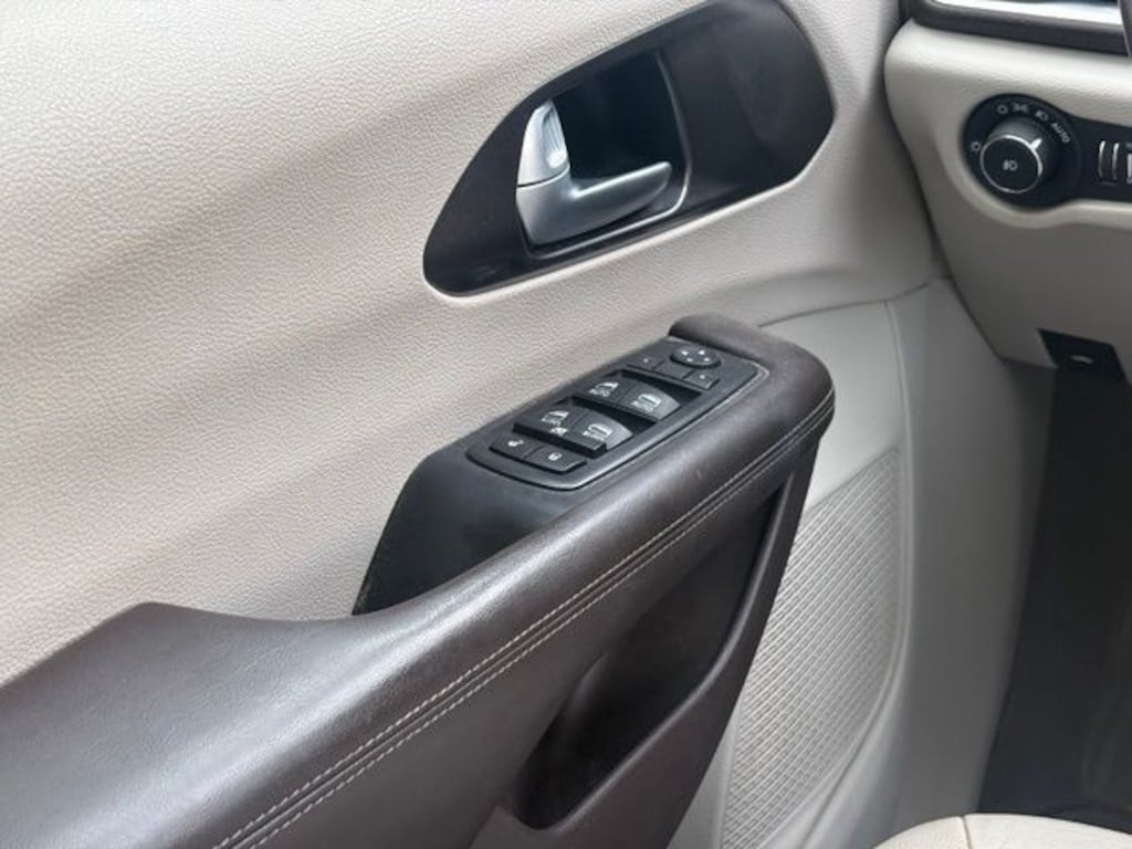 Used 2017 Chrysler Pacifica Touring-L Plus Van