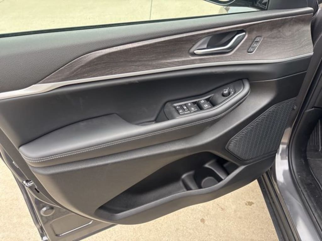 New 2025 Jeep Grand Cherokee Limited Sport Utility