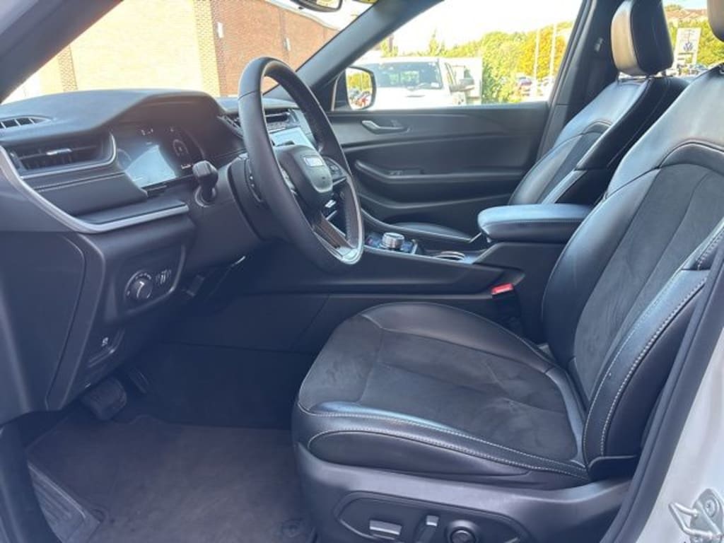 Certified 2024 Jeep Grand Cherokee L Altitude 4x4 SUV