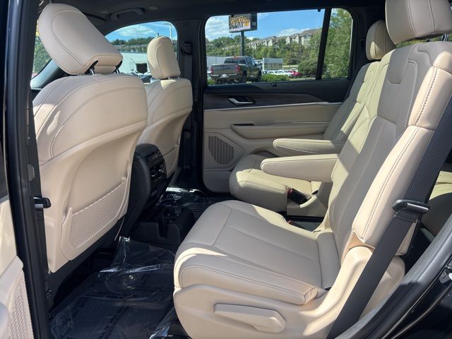 2025 Jeep Grand Cherokee Limited photo 4