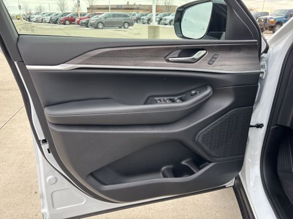 New 2025 Jeep Grand Cherokee Limited Sport Utility