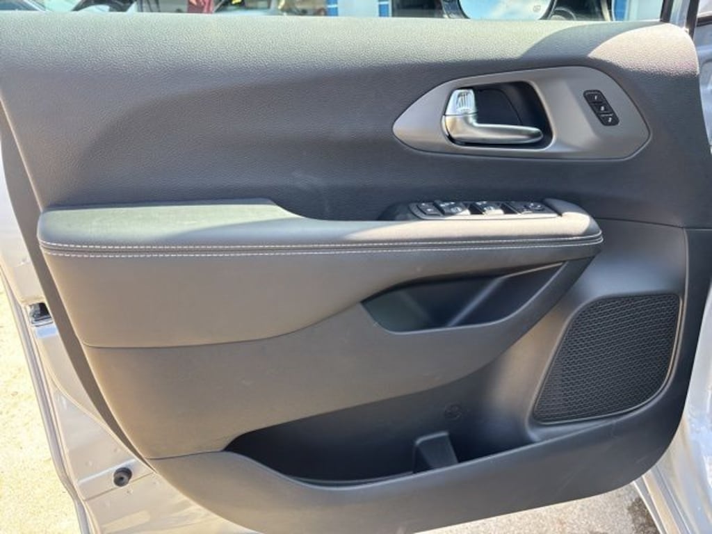 New 2026 Chrysler Pacifica Select Passenger Van