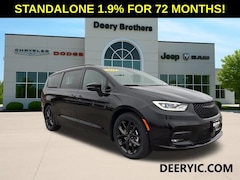 2026 Chrysler Pacifica Select Passenger Van