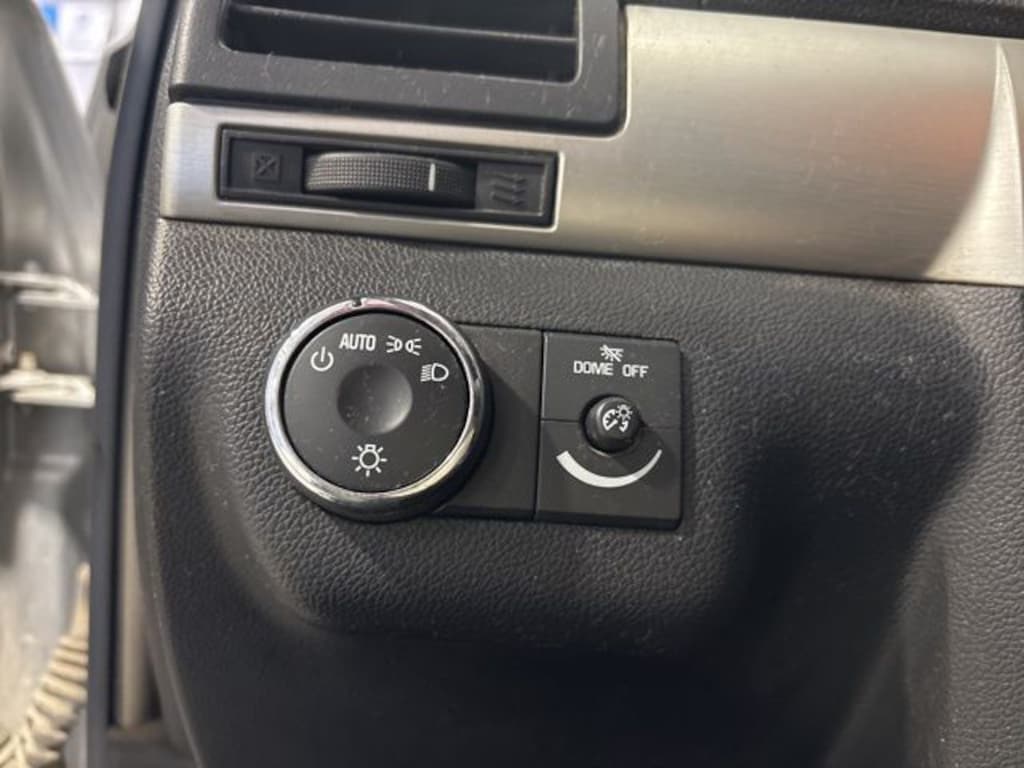 Used 2009 Saturn OUTLOOK XE FWD SUV