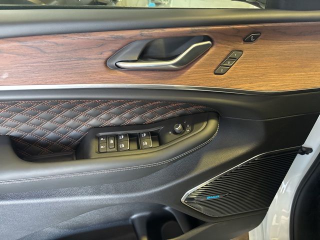 2025 Jeep Grand Cherokee L Summit photo 3