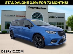 2026 Chrysler Pacifica Select Passenger Van