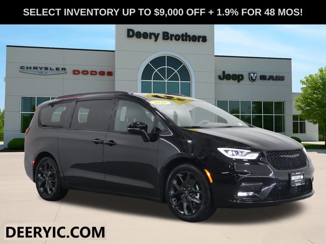 2026 Chrysler Pacifica Select's photo