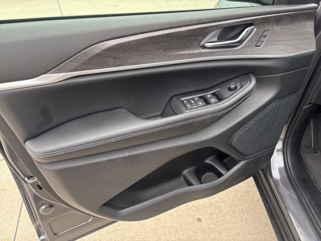 New 2025 Jeep Grand Cherokee Limited Sport Utility