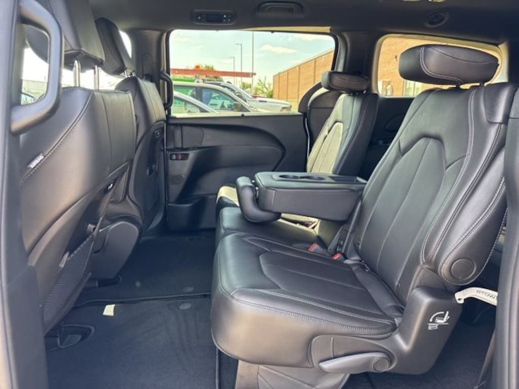 New 2026 Chrysler Pacifica Select Passenger Van