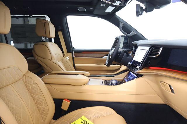 2025 Jeep Grand Wagoneer Series III - Photo 12