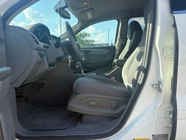 Used 2014 Chevrolet Traverse 2LT with VIN 1GNKVHKD9EJ139027 for sale in Iowa City, IA