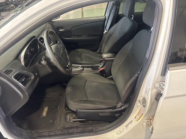 2012 Chrysler 200 LX photo 3