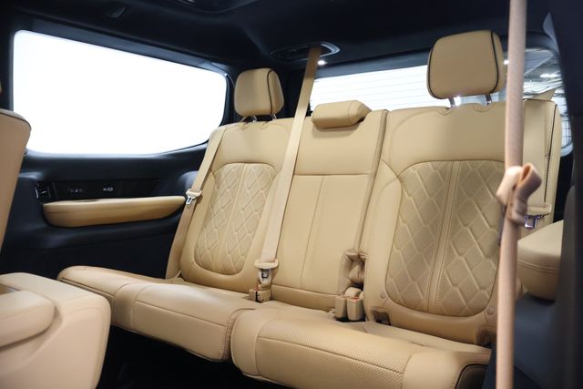 2025 Jeep Grand Wagoneer Series III - Photo 18
