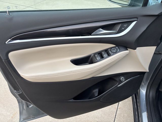 2018 Buick Enclave Essence photo 2