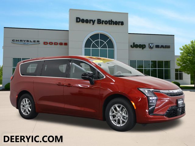 2027 Chrysler Pacifica Select's photo