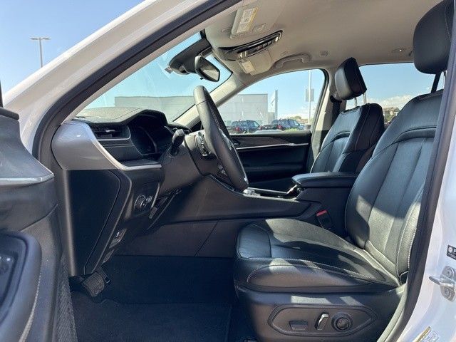 2023 Jeep Grand Cherokee Limited photo 2