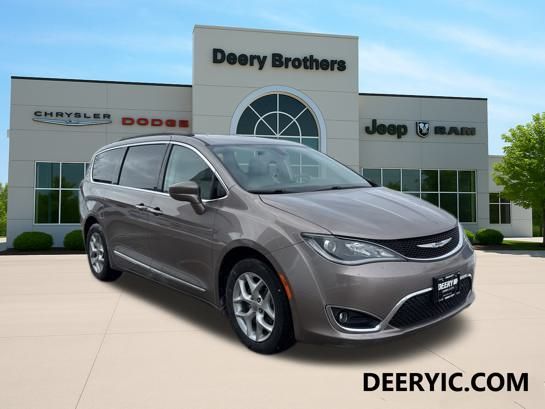 2017 Chrysler Pacifica Touring-L's photo