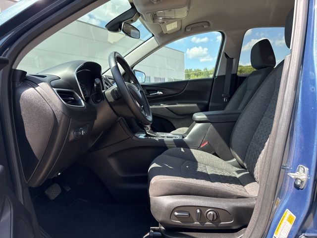 2024 Chevrolet Equinox LT photo 3
