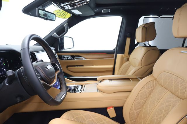 2025 Jeep Grand Wagoneer Series III - Photo 6