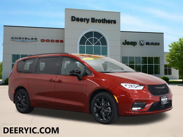 2026 Chrysler Pacifica Select's photo