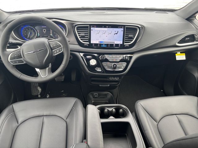 2025 Chrysler Pacifica photo 2