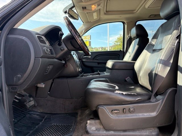 Used 2014 GMC Yukon XL Denali with VIN 1GKS2MEF3ER226497 for sale in Iowa City, IA