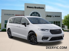 2026 Chrysler Pacifica Select Passenger Van