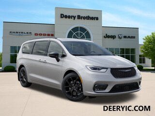 2026 Chrysler Pacifica Limited Passenger Van