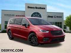 2026 Chrysler Pacifica Select Passenger Van