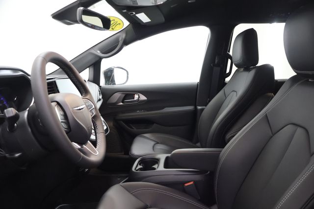 2026 Chrysler Pacifica Select - Photo 8