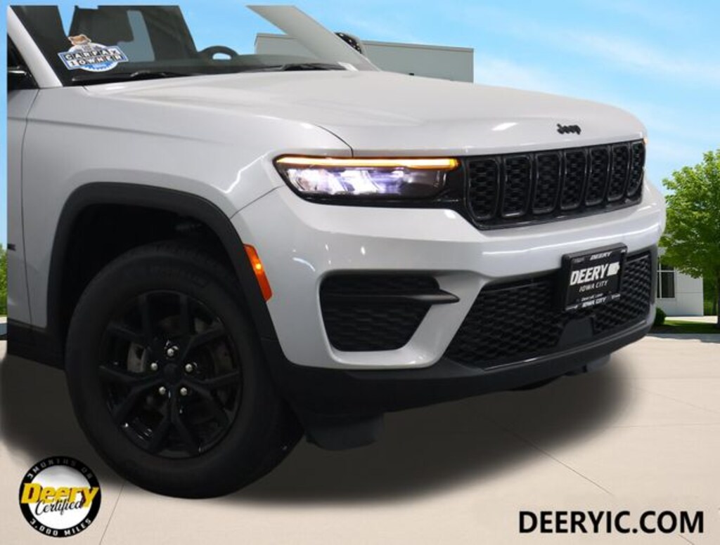 Used 2025 Jeep Grand Cherokee Altitude 4x4 SUV