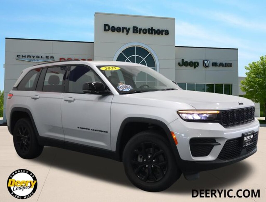 Used 2025 Jeep Grand Cherokee Altitude 4x4 SUV