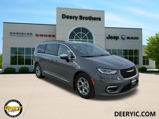 2023 Chrysler Pacifica Limited Van Passenger Van
