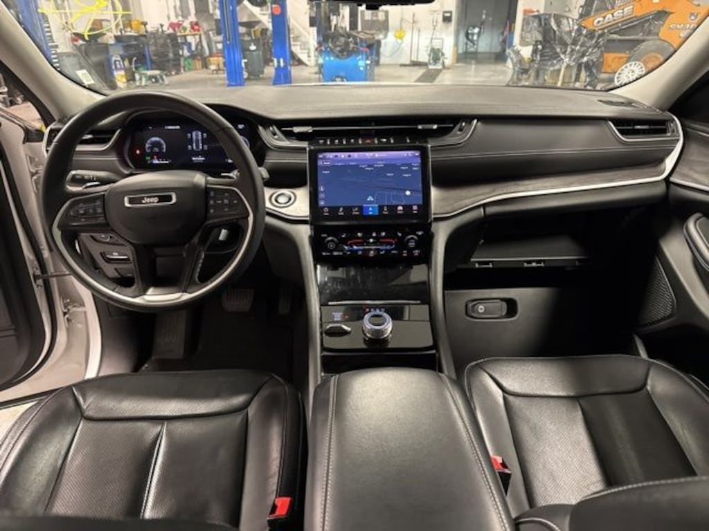 Used 2023 Jeep Grand Cherokee Limited 4x4 SUV