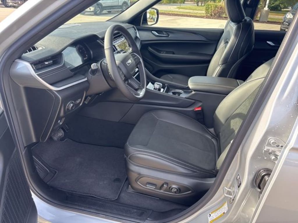 New 2025 Jeep Grand Cherokee Altitude X Sport Utility