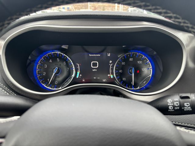 2025 Chrysler Pacifica photo 4