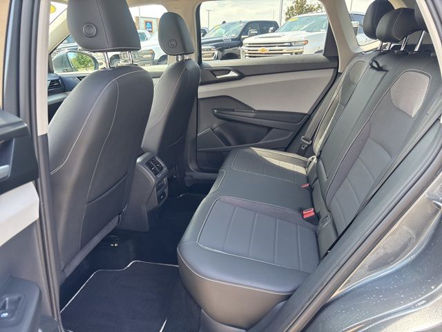 2022 Volkswagen Taos SE photo 4