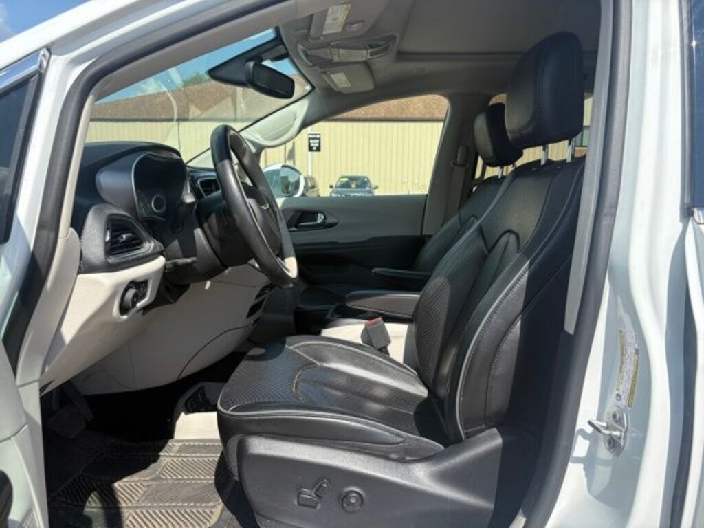 Used 2019 Chrysler Pacifica Limited Van Passenger Van