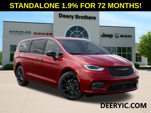 2026 Chrysler Pacifica Limited's photo